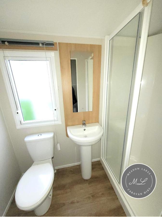 Palm Grove 181- Golden Palm - Pet Friendly, Wifi, Central Heating, Bed Linen - Meadow Lakes Caravan & Lodge Hire Chapel Saint Leonards Buitenkant foto