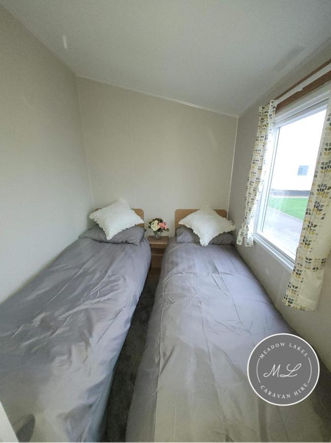 Palm Grove 181- Golden Palm - Pet Friendly, Wifi, Central Heating, Bed Linen - Meadow Lakes Caravan & Lodge Hire Chapel Saint Leonards Buitenkant foto