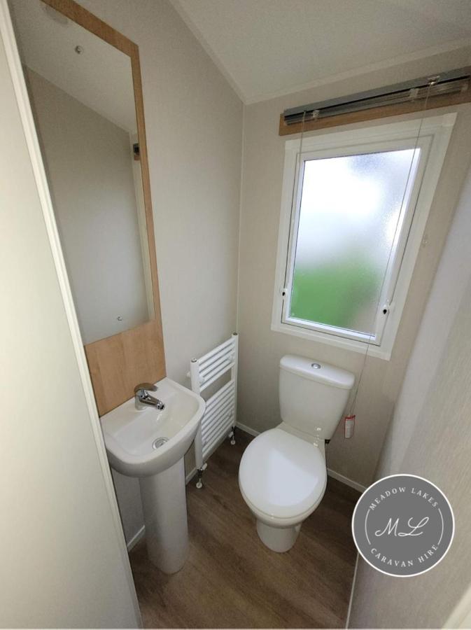 Palm Grove 181- Golden Palm - Pet Friendly, Wifi, Central Heating, Bed Linen - Meadow Lakes Caravan & Lodge Hire Chapel Saint Leonards Buitenkant foto