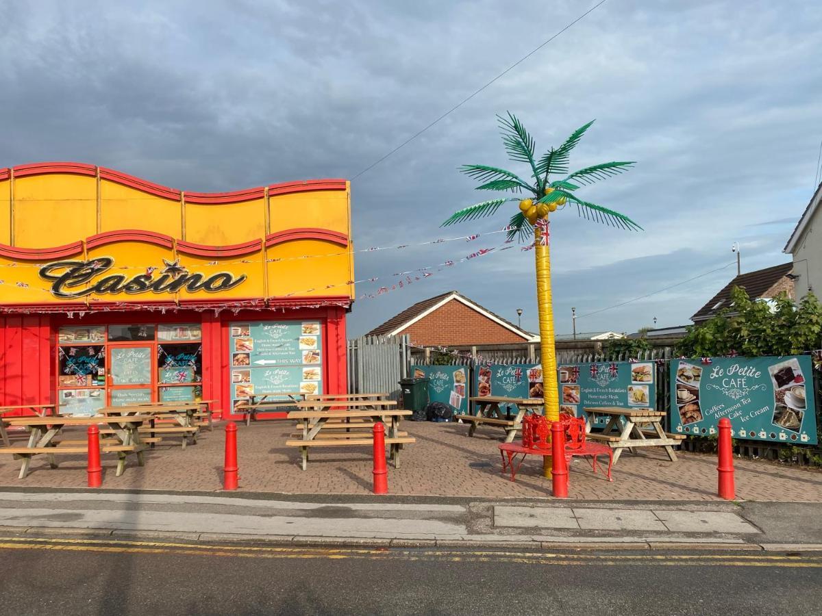Palm Grove 181- Golden Palm - Pet Friendly, Wifi, Central Heating, Bed Linen - Meadow Lakes Caravan & Lodge Hire Chapel Saint Leonards Buitenkant foto