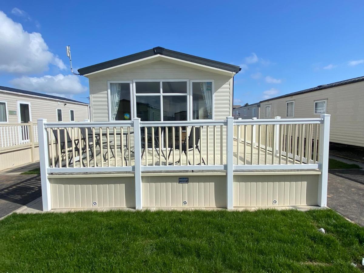 Palm Grove 181- Golden Palm - Pet Friendly, Wifi, Central Heating, Bed Linen - Meadow Lakes Caravan & Lodge Hire Chapel Saint Leonards Buitenkant foto